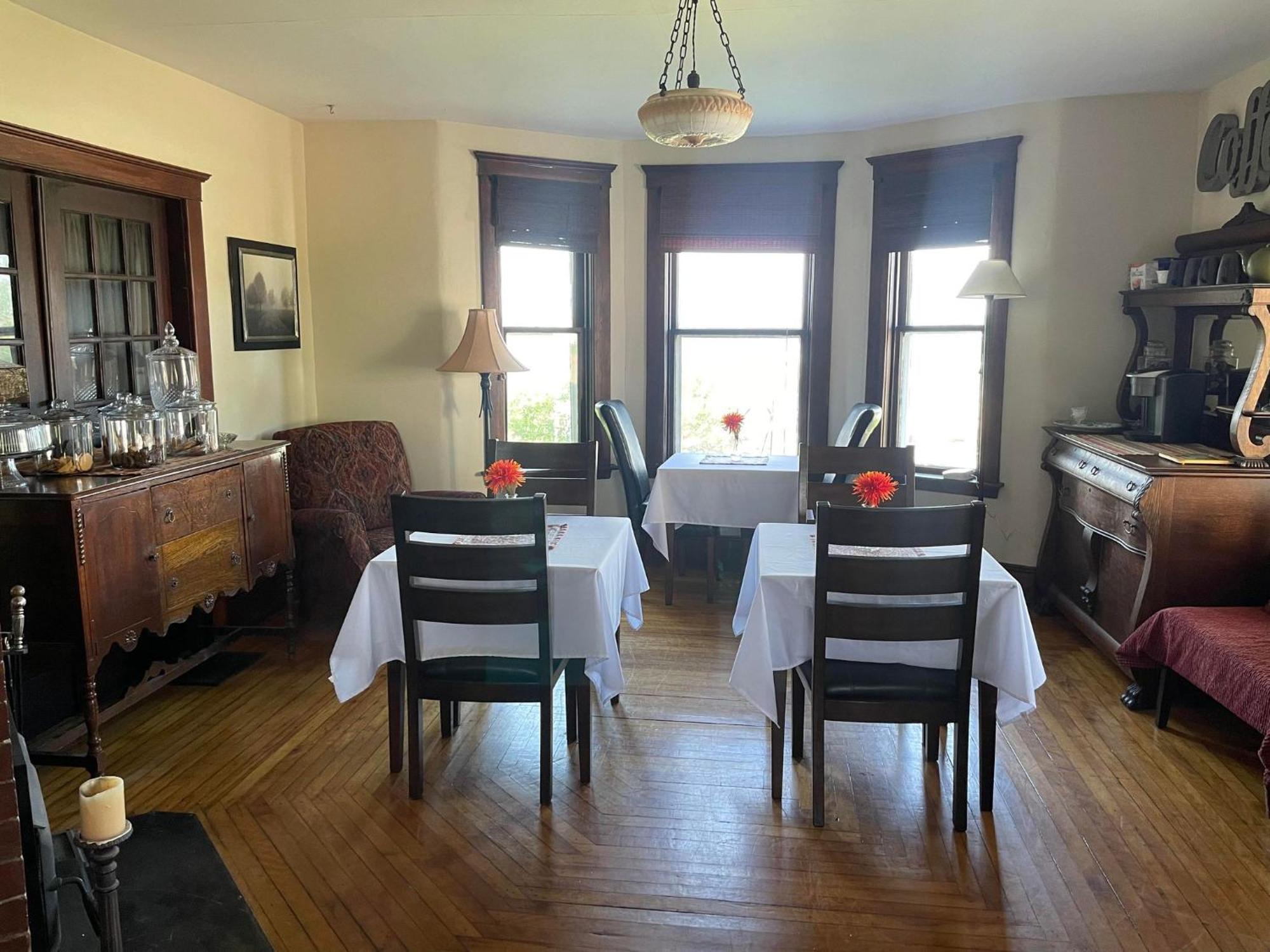 Awakenings Inn Montague 외부 사진