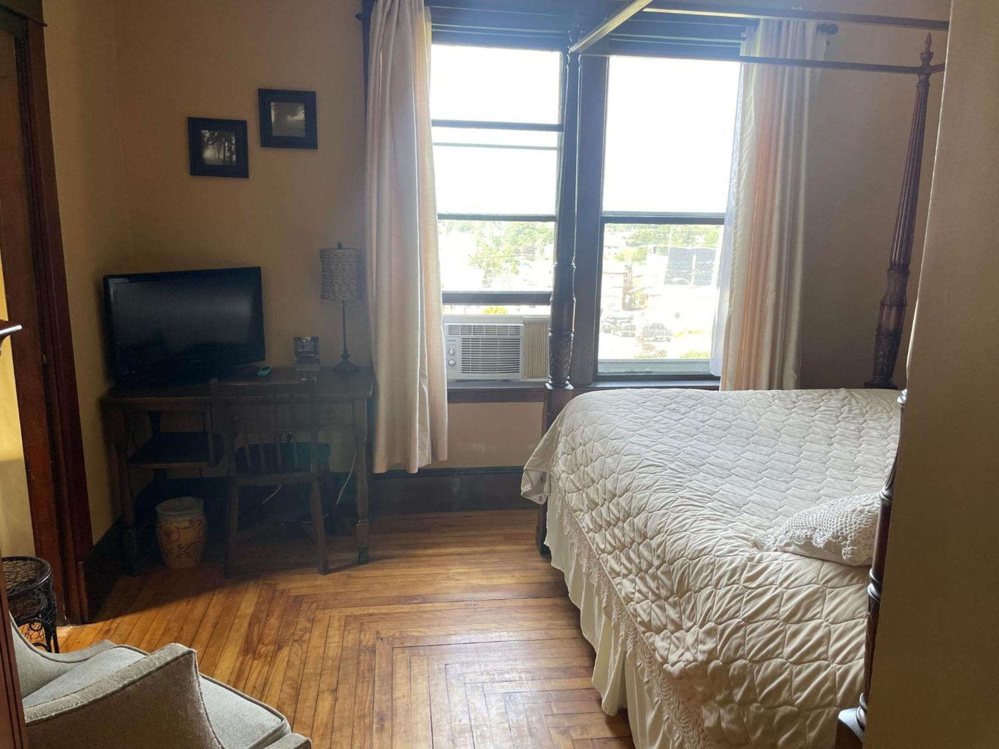 Awakenings Inn Montague 외부 사진