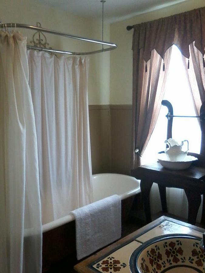 Awakenings Inn Montague 외부 사진
